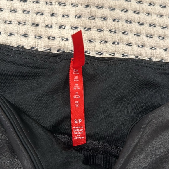 SPANX 🖤 Moto Faux Leather Leggings - Picture 5 of 8